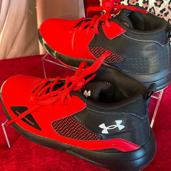 UNDER ARMOUR PS “LOCKDOWN 5” 1pair SNEAKERS COLOR IS RED ROUGE AND BLACK SIZE 3Y - Picture 1 of 8